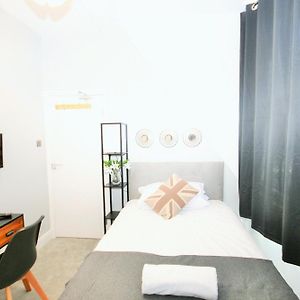 Camera economica con letto king size
